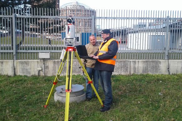 Gebäudeüberwachung mittels Laserscan und EPOSA-Positionierung (von links): Andreas Pascher, Robert Karas